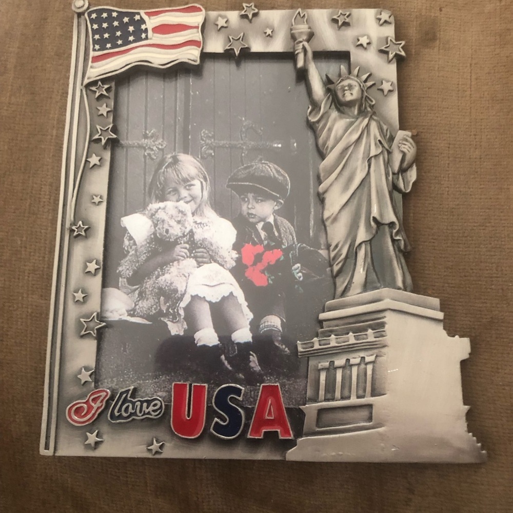 🇺🇸Patriotic 'I Love USA' Statue of Liberty Photo Frame - $35 or $30 w/offer